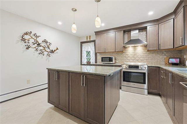 3 King Street, Bristol, RI 02809