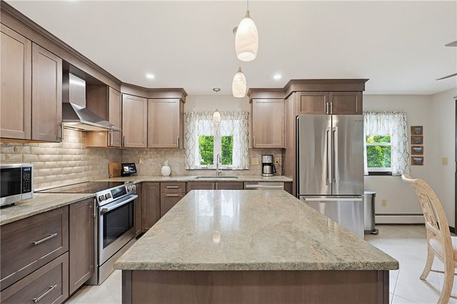 3 King Street, Bristol, RI 02809