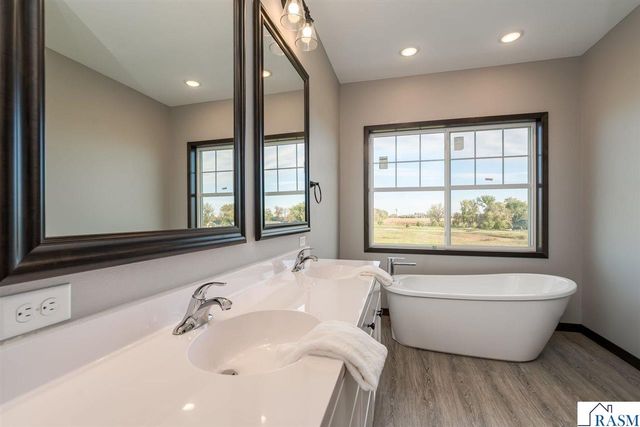 3068 Bluestem Trail, Mankato, MN 56001