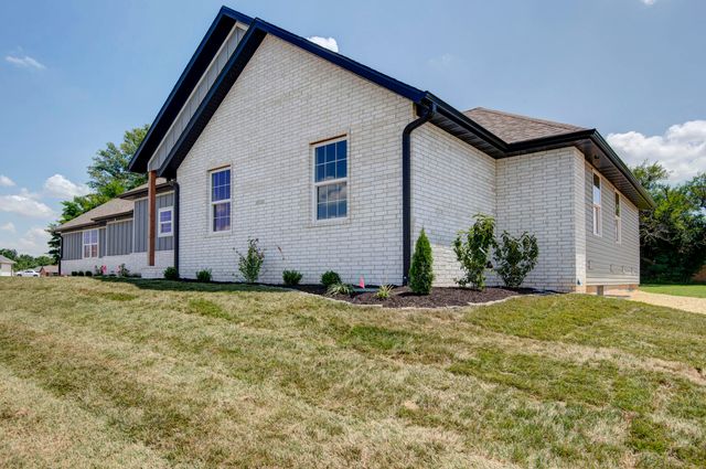 3692 W Overland Street, Springfield, MO 65807