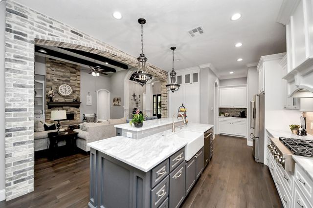 9634 Longmire Creek Way, Conroe, TX 77304