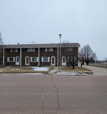 1566 27th Avenue S, Fargo, ND 58103