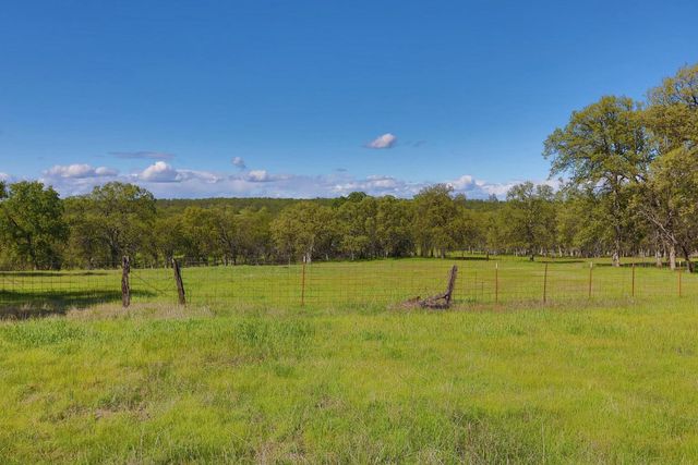 13332 Road Runner Loop, Red Bluff, CA 96080