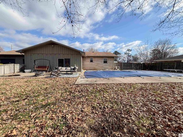 3005 Alpha Dr, Paducah, KY 42003