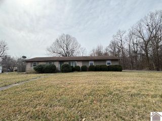 3005 Alpha Dr, Paducah, KY 42003