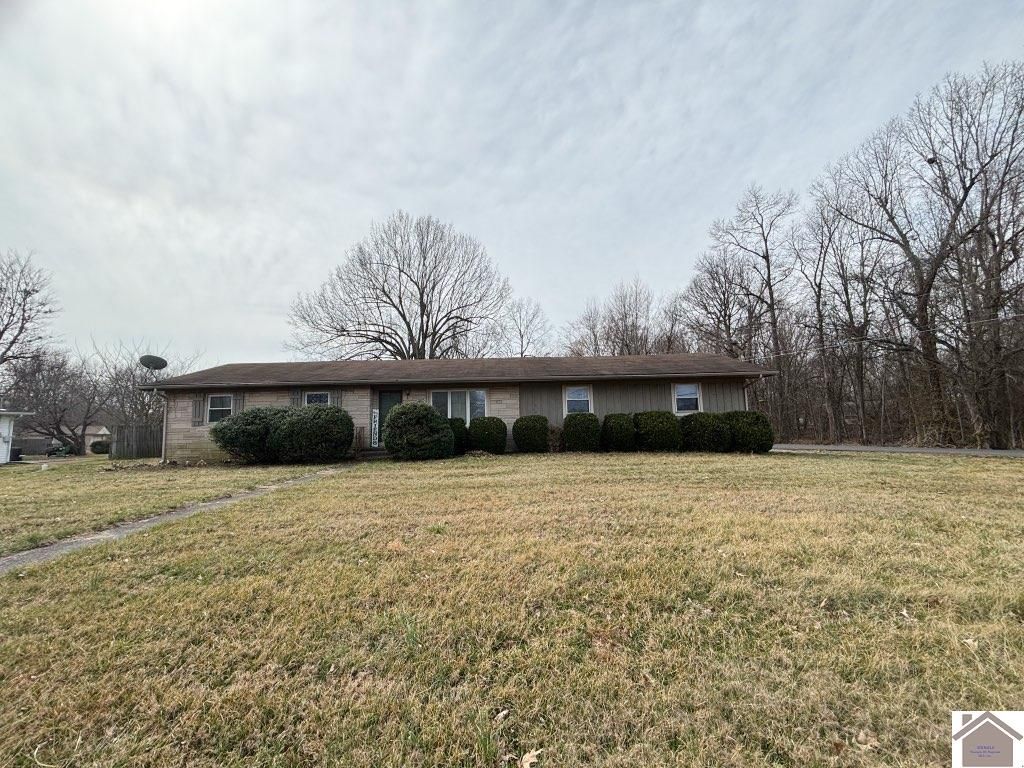 3005 Alpha Dr, Paducah, KY 42003