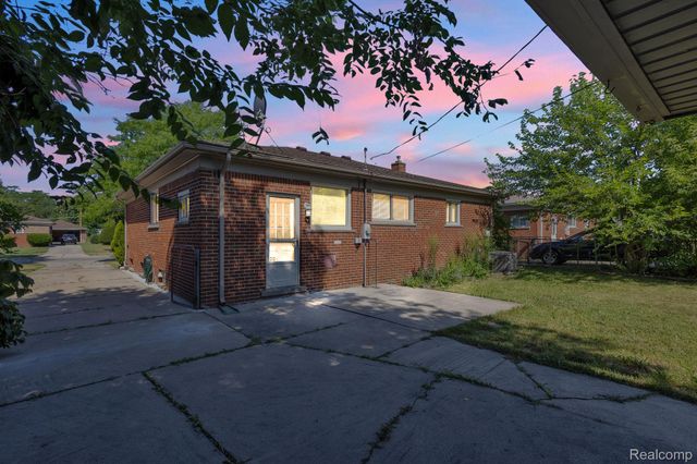 8484 Berwyn Street, Dearborn Heights, MI 48127