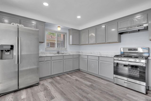 8484 Berwyn Street, Dearborn Heights, MI 48127