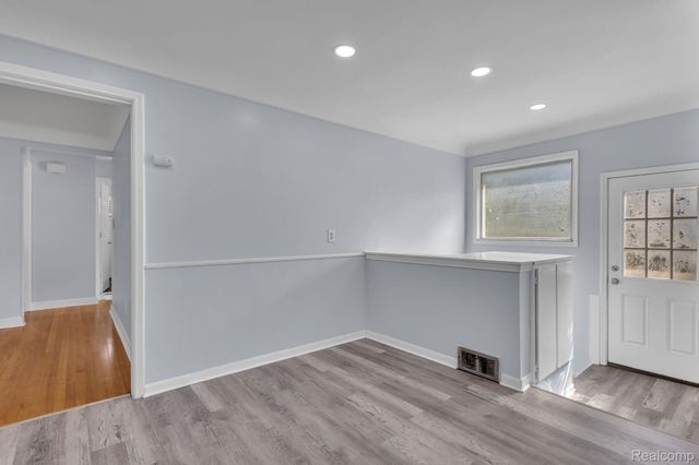 8484 Berwyn Street, Dearborn Heights, MI 48127