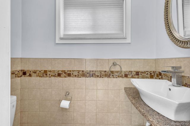 8484 Berwyn Street, Dearborn Heights, MI 48127