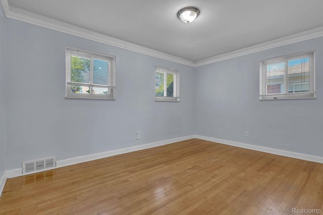 8484 Berwyn Street, Dearborn Heights, MI 48127