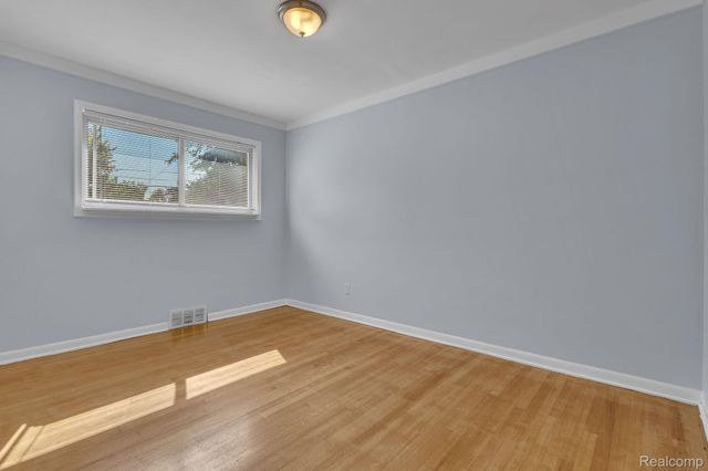 8484 Berwyn Street, Dearborn Heights, MI 48127