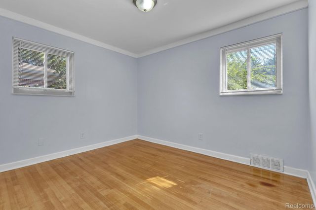 8484 Berwyn Street, Dearborn Heights, MI 48127