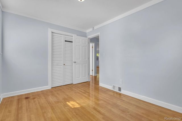 8484 Berwyn Street, Dearborn Heights, MI 48127