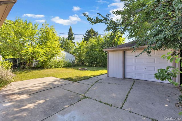 8484 Berwyn Street, Dearborn Heights, MI 48127