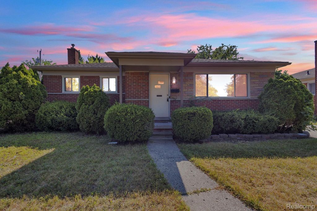 8484 Berwyn Street, Dearborn Heights, MI 48127
