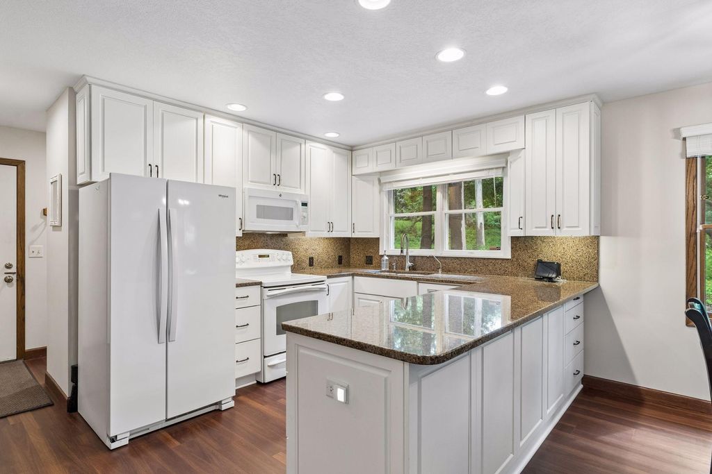 360 Quail Road, Dellwood, MN 55110 — photo 4