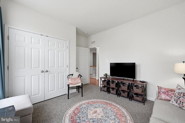 109 SHALLOW CREEK DR, Ranson, WV 25438