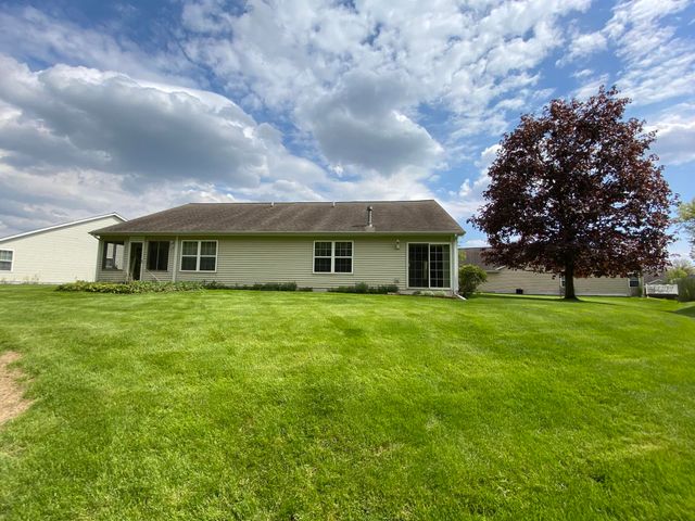 3301 Milestone Creek Court, Valparaiso, IN 46385