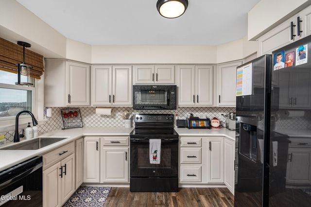 23 Geiser Road, North Greenbush, NY 12198