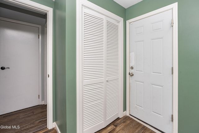 23 Geiser Road, North Greenbush, NY 12198