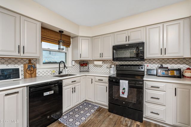 23 Geiser Road, North Greenbush, NY 12198