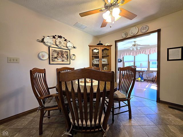 205 Locust Lane, Mooresville, IN 46158