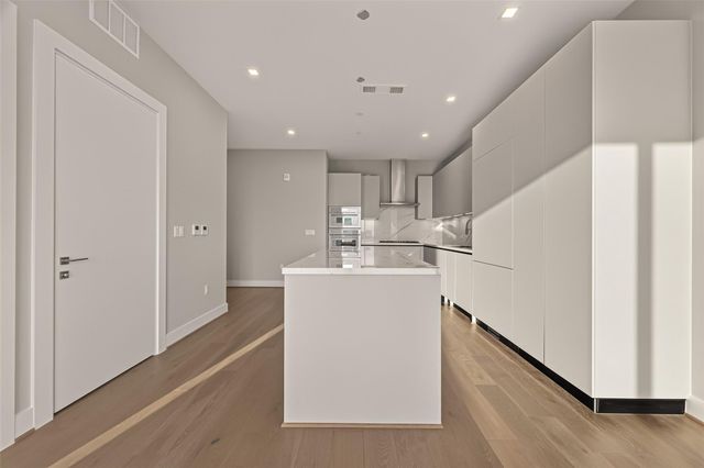 1711 Allen Parkway 2203, Houston, TX 77019