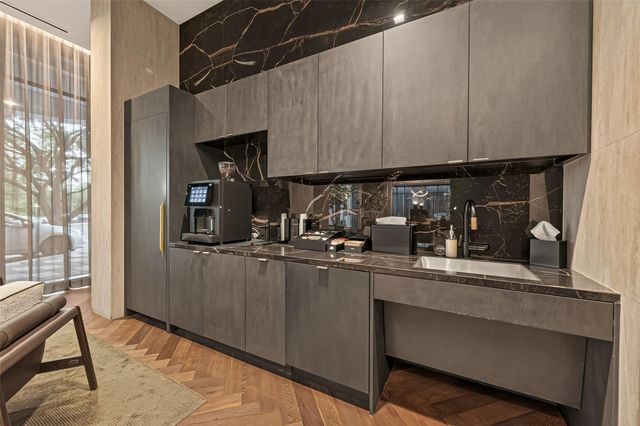 1711 Allen Parkway 2203, Houston, TX 77019