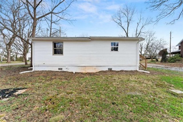 5919 Chattahoochee Street, Lula, GA 30554