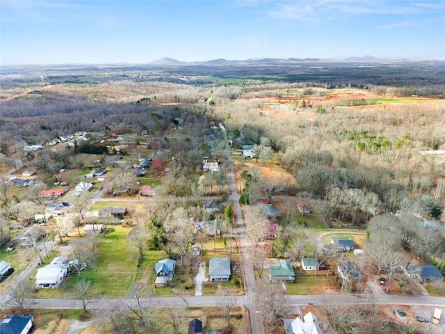 5919 Chattahoochee Street, Lula, GA 30554