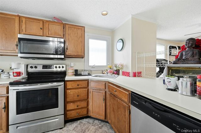 54 Dogwood Lane, Manorville, NY 11949