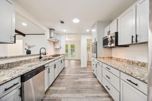 823 S Wildwood Drive, Irving, TX 75060