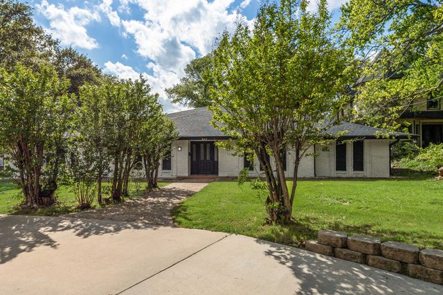 823 S Wildwood Drive, Irving, TX 75060