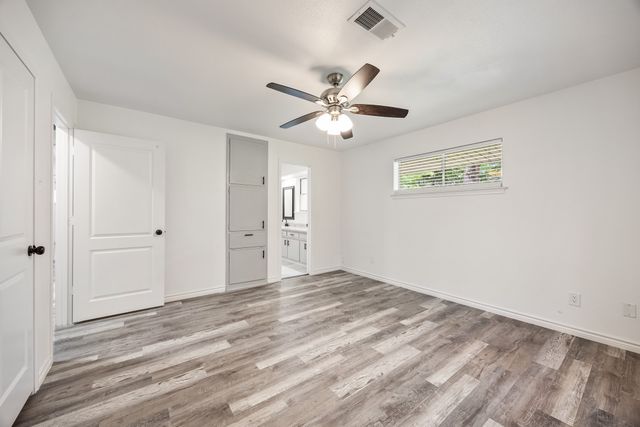 823 S Wildwood Drive, Irving, TX 75060