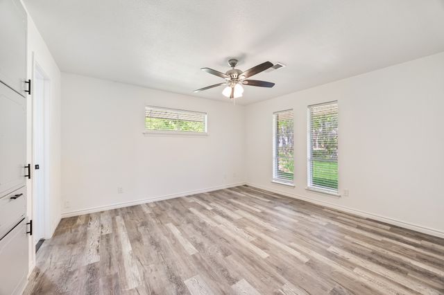 823 S Wildwood Drive, Irving, TX 75060