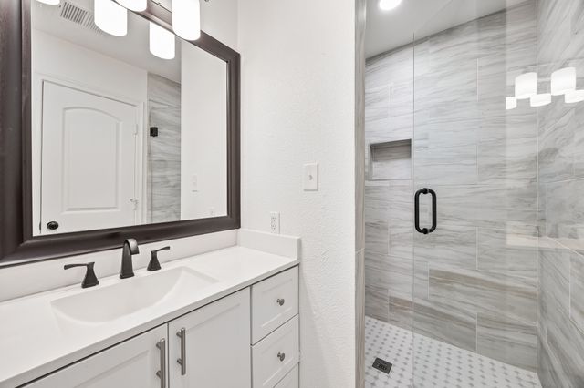 823 S Wildwood Drive, Irving, TX 75060