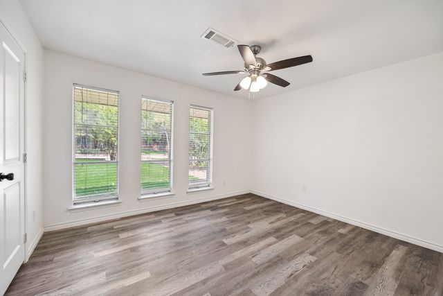 823 S Wildwood Drive, Irving, TX 75060