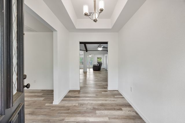 823 S Wildwood Drive, Irving, TX 75060