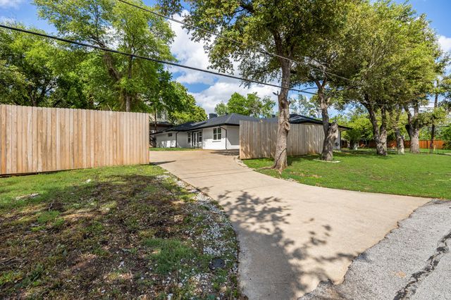 823 S Wildwood Drive, Irving, TX 75060