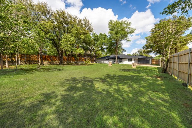 823 S Wildwood Drive, Irving, TX 75060