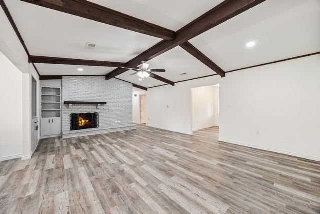 823 S Wildwood Drive, Irving, TX 75060