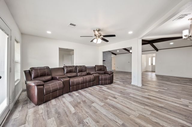 823 S Wildwood Drive, Irving, TX 75060