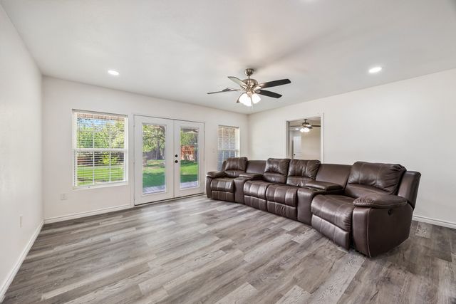 823 S Wildwood Drive, Irving, TX 75060