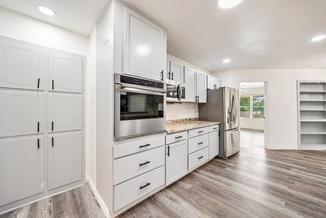 823 S Wildwood Drive, Irving, TX 75060