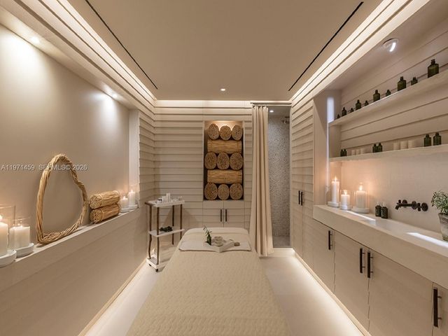 102 24th St 904, Miami Beach, FL 33139