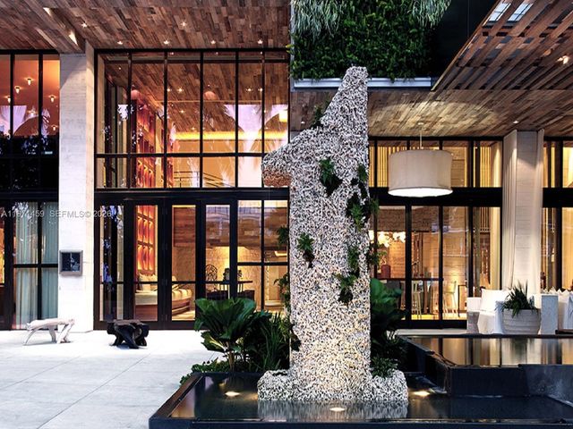 102 24th St 904, Miami Beach, FL 33139