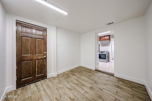 2621 W AVALON Drive, Phoenix, AZ 85017
