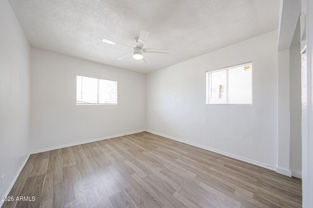 2621 W AVALON Drive, Phoenix, AZ 85017