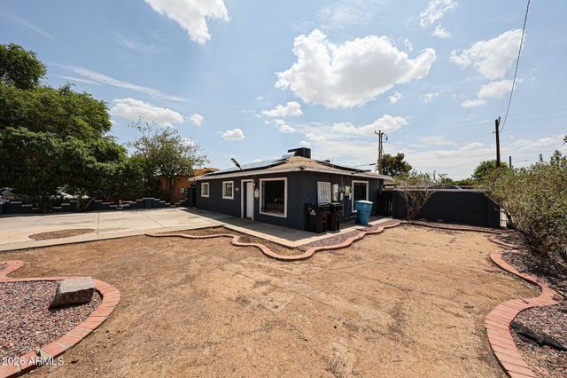 2621 W AVALON Drive, Phoenix, AZ 85017